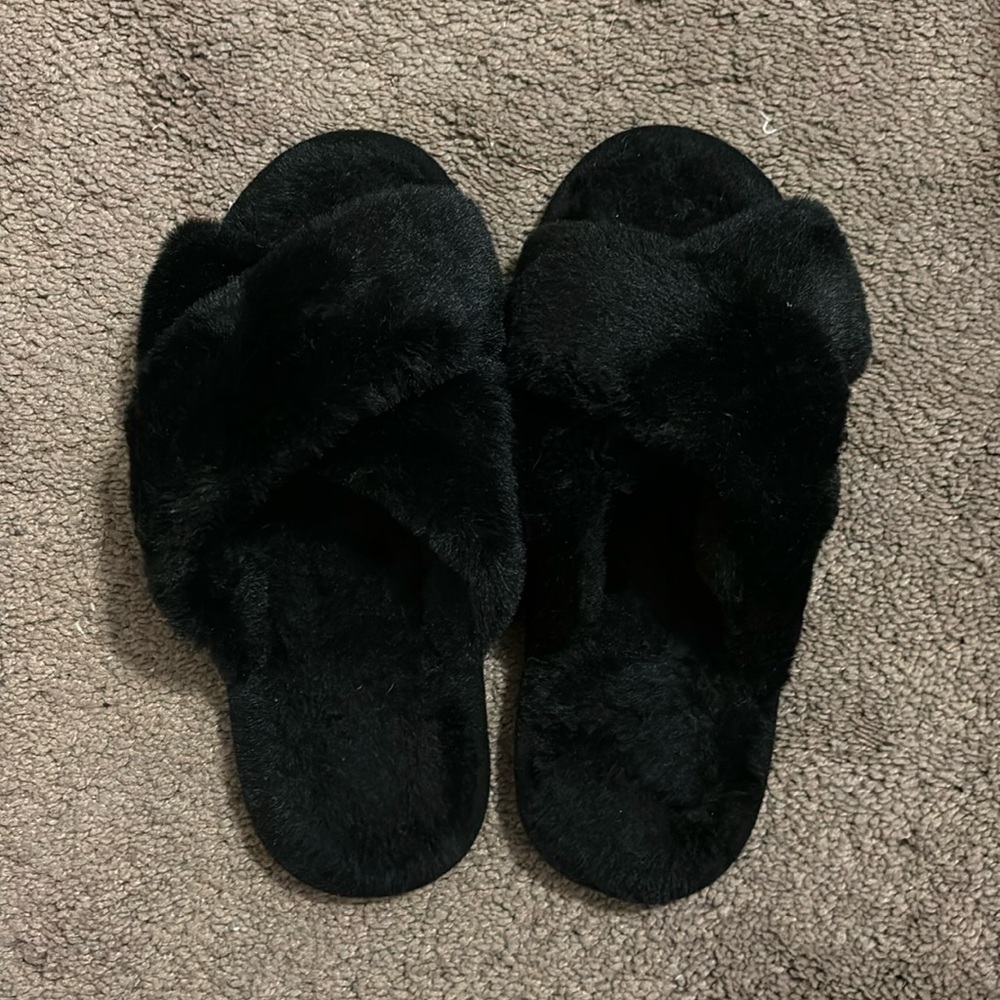 🐻 Fuzzy Slippers 🐻